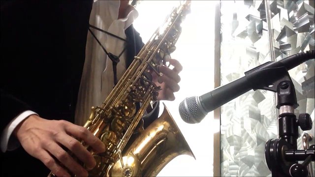 サンタが街にやってくる Santa Claus Is Comin' To Town on Alto Saxophone