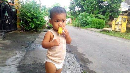 Hasan Eating Corn
