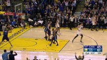 Stephen Curry crosse Marvin Williams et fait mouche