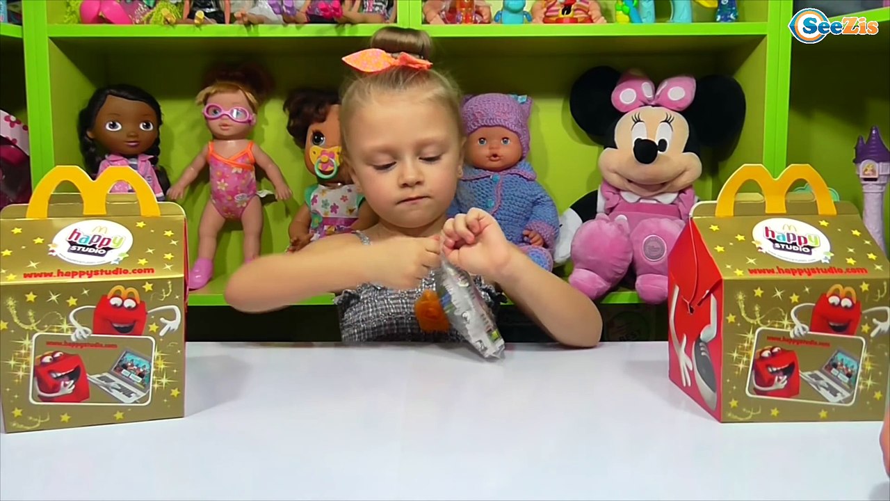 ✔ Хелло Китти. Ярослава открывает Хэппи Мил. Иг...