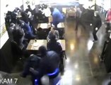 Ce mec continue de manger pendant l'attaque d'un restaurant par la mafia Russe