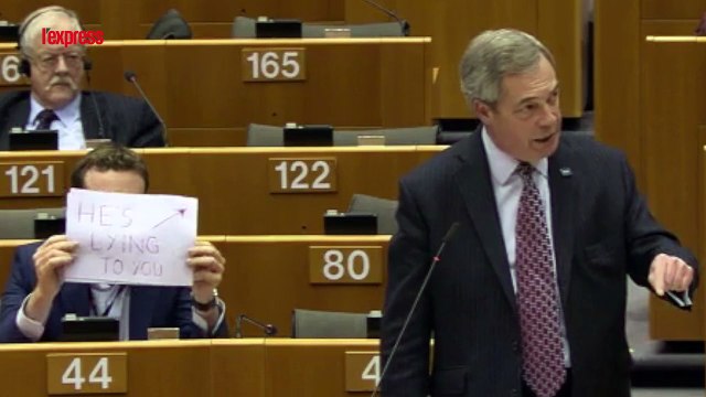 Il vous ment , quand Nigel Farage se fait piéger lors d'un discours au Parlement européen