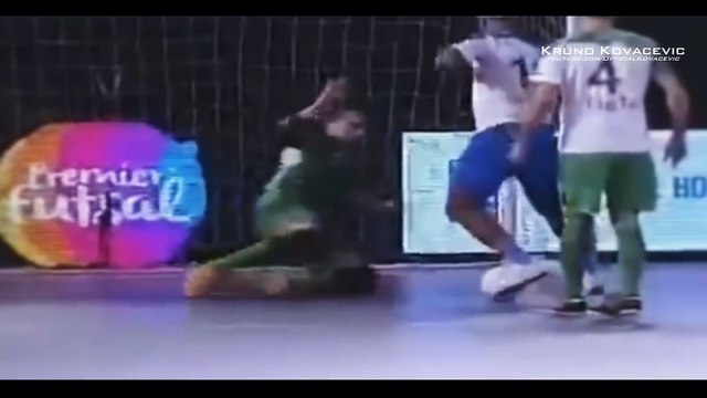 Les gestes magiques de Ronaldinho en futsal
