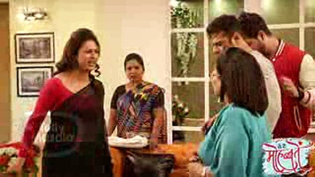 Ishita SPLASHES Water On DRUNK Raman's Face - ये है मोहब्बतें - Ye Hai Mohabbatein