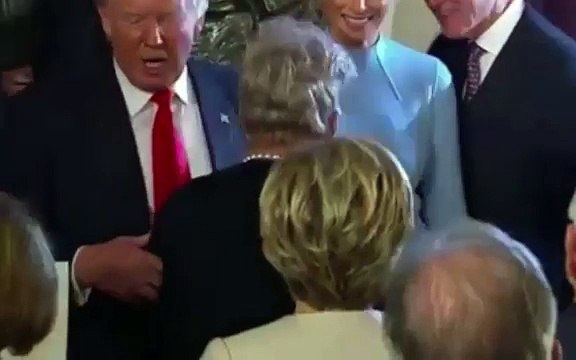 Трамп загнал салам Хиллари Клинтон.