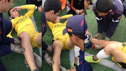 Ce footballeur se fait remettre la rotule en place