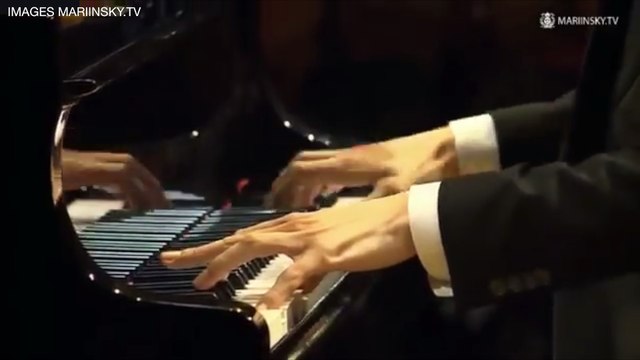 Extrait du concert de Lucas Debargue au Théâtre Mariinsky