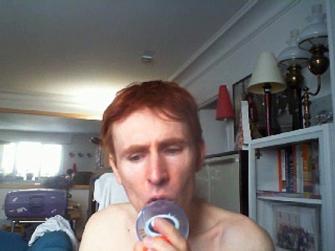 Wiwi égratigne never leave you de Tinchy Stryder & Amelle Berrabah