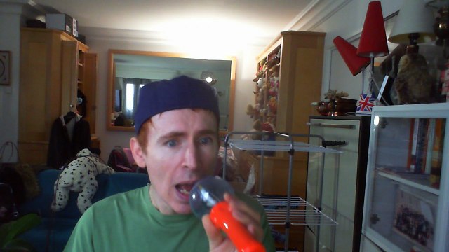 Wiwi égratigne army d'Ellie Goulding