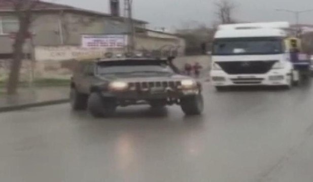 Ümraniye'de cipli trafik magandası kameraya yansıdı