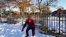 Человек-паук против джокер Человек-паук Строит Злой снеговик Real Life Superhero Movie Marvel DC