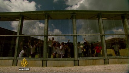 Australia refugee deal: Trump tweet endangers agreement