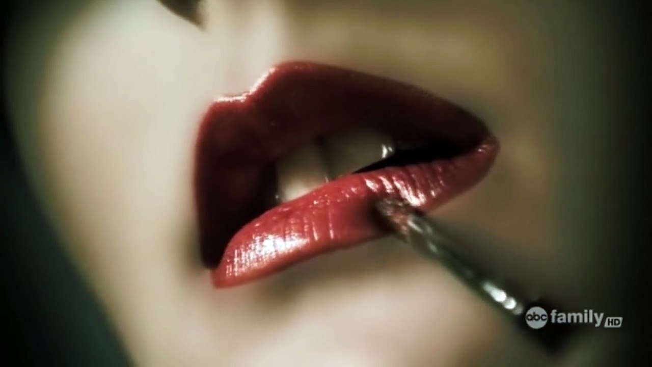 Générique de la série américaine "Pretty Little Liars"