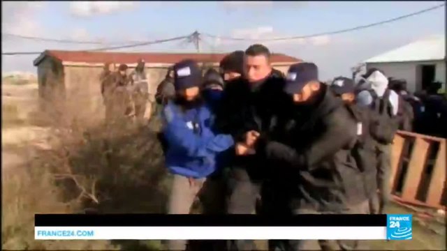 West Bank: clashes erupt between police and Israeli wildcat settlers in Amona