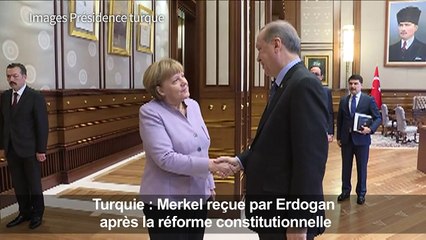 Turquie: Merkel préoccupée par la liberté d'expression