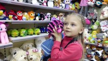 Кукла Беби Борн и Ярослава. Шопинг в магазине игрушек. Видео для детей. Подарок для игрушки