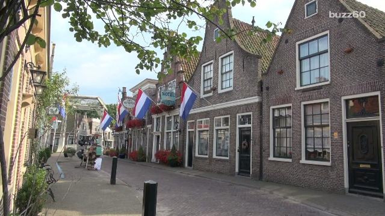 Dutch Counting Votes with Pen and Paper to Avoid Hacking