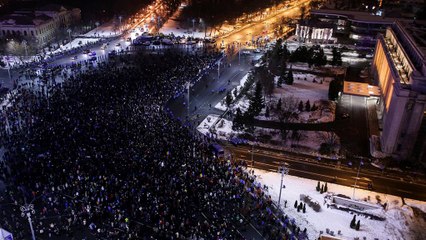 Video herunterladen: Crisi politica in Romania, dopo la depenalizzazione dei reati di corruzione il ministro della giustizia lascia tutti i poteri al suo vice