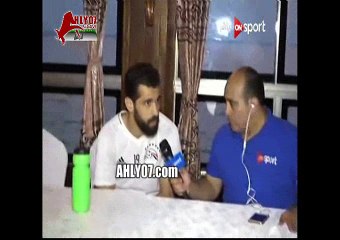 شاهد لحظة طرد مهيب عبد الهادي من فندق المنتخب اثناء اجراء لقاء وقطع الارسال