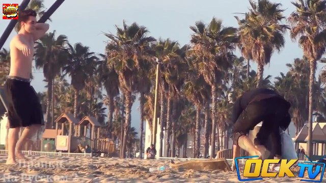 Нанеси Мне Крем От Загара На Спину (Пранки На Русском 2016)