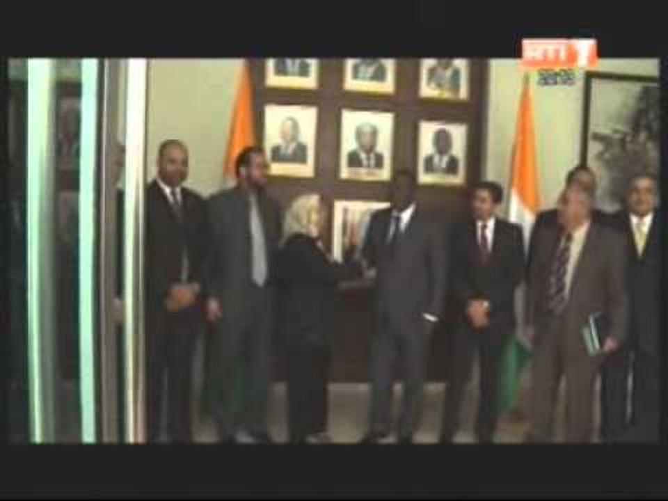 Audience du premier ministre accordée à une délégation du conseil égyptienne d'exportation agroalimentaire et le directeur Afrique du groupe thales