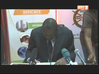 Identification des fonctionnaires et agents de l'Etat: le ministre Gnamien Konan face à la presse