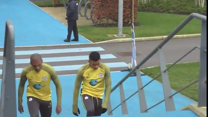 Gabriel Jesus faz 2 gols em seu 2° treino pelo Manchester City.