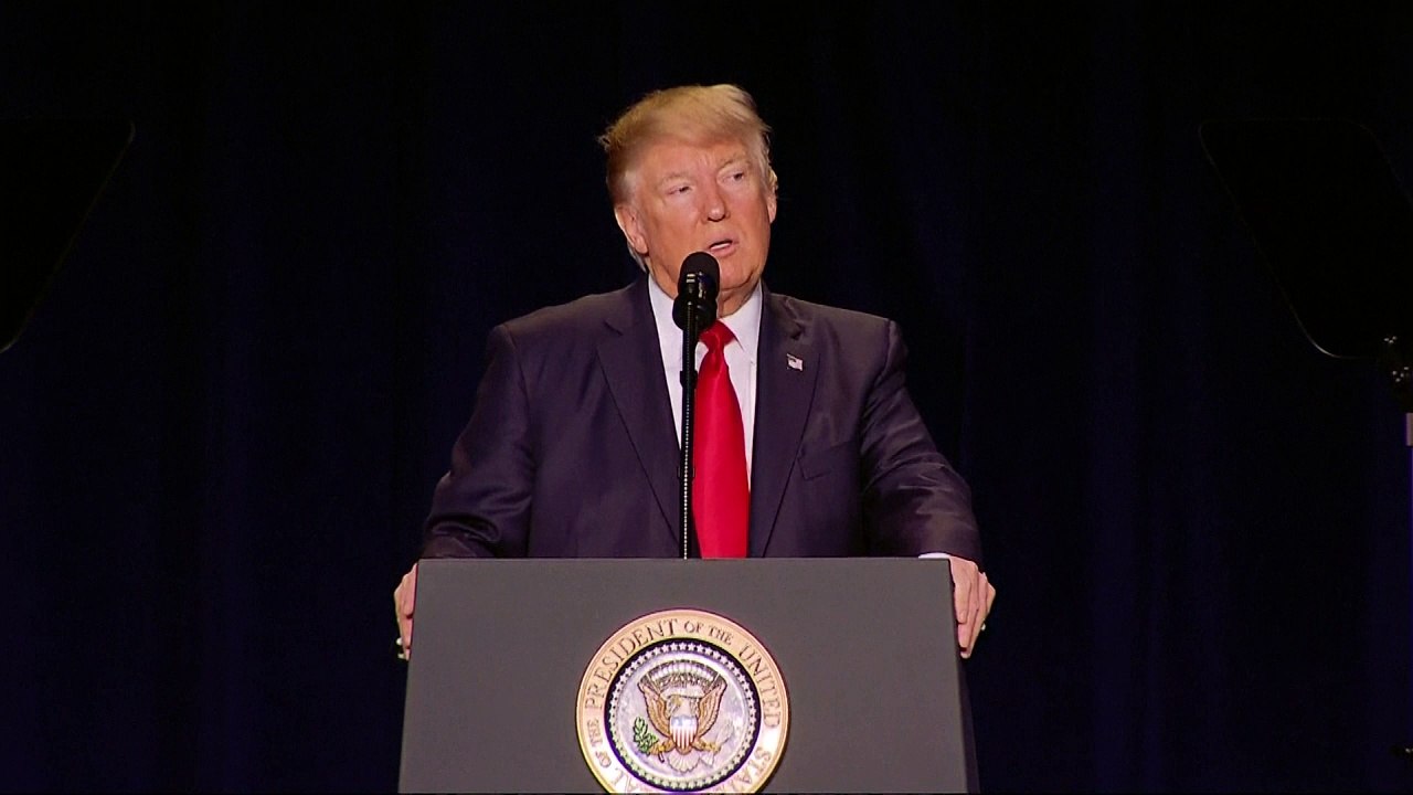Trump defends religion at National Prayer Breakfast