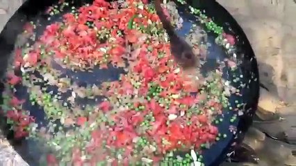 Indian Cook Makes World Record By Cooking 500 Egg!!!