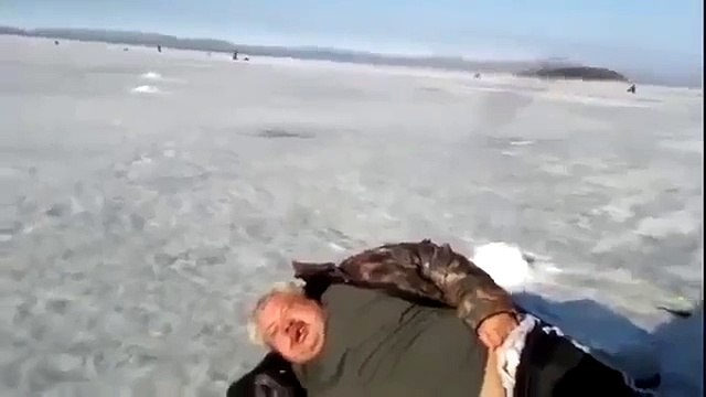 Приколы на рыбалке! Пьяные на рыбалке!