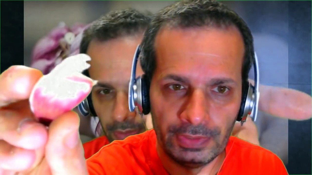 Como descascar 5 dentes de alho de uma só vez sem botar as mãos