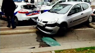 Смотреть ВСЕМ Обстреляная полицейская машина и брошеная позже машина терористов 07/01/2015 ПАРИЖ