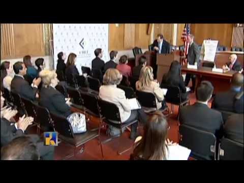 Demócratas y republicanos trabajaron juntos en la reforma migratoria (Análisis)