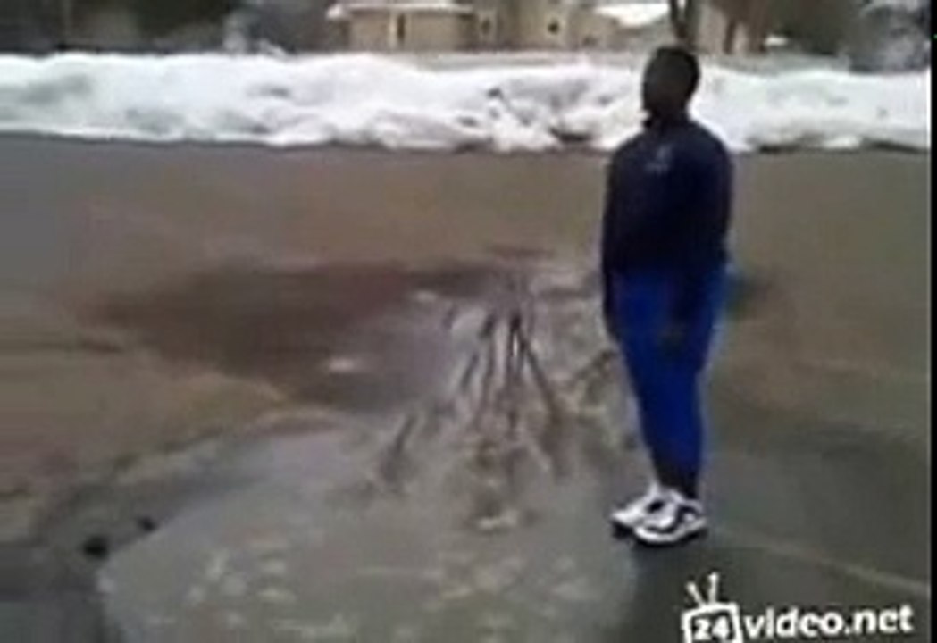 Идиоту лужа по шейку