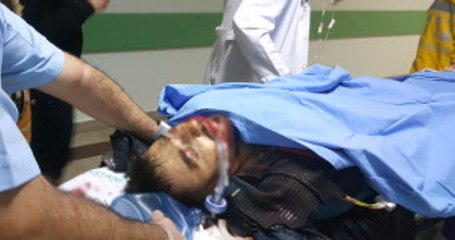 Bıçaklanan Kızı Kurtarmak İsteyen Genç, Bıçaklanarak Ağır Yaralandı