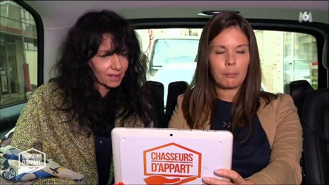 Un agent immobilier dans Chasseurs d'appart pas rassurant face à un mur en mauvais état - Regardez