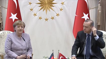 ميركل تبحث بأنقرة مكافحة "الإرهاب" وأردوغان يريد مطلوبين