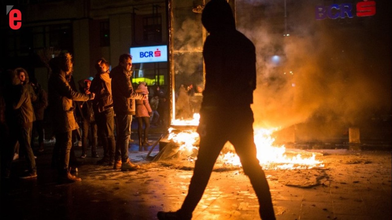Des manifestations anticorruption dégénèrent en Roumanie