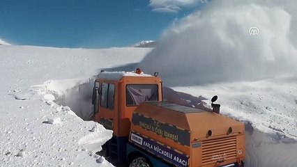 Ekiplerin 10 Metrelik Karla Mücadelesi