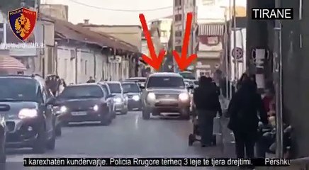 Filmohen duke ecur kundërvajtje, Policia u heq patentat tre shoferëve në Tiranë