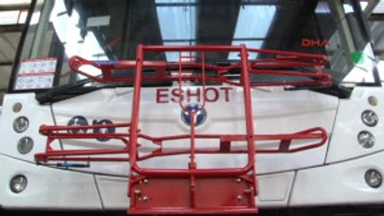 Izmir'de Bisikletle Otobüs Yolculuğu Başladı