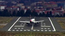 Plane struggles to land in heavy winds at San Sebastian airport