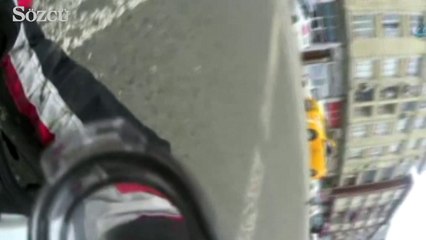 Motosikletten düştü, kendine böyle kızdı