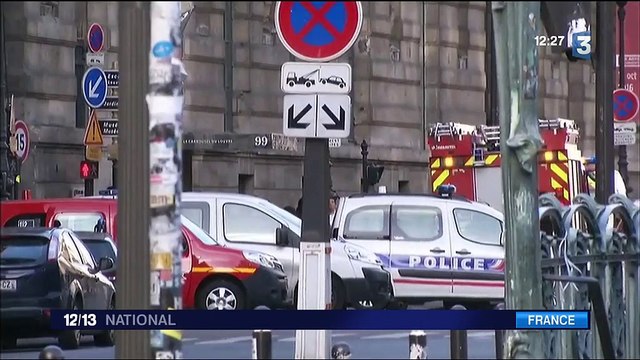 Paris : des militaires agressés à la machette par un homme au Louvre
