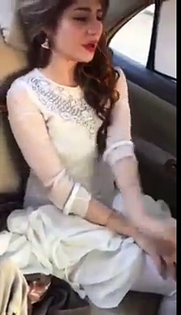 Kashmiri Girl Dancing In Car Very Hot.. - video Dailymotion