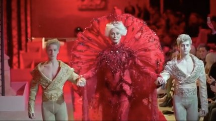 This Supermodel Closed This Age-Defying Couture Show