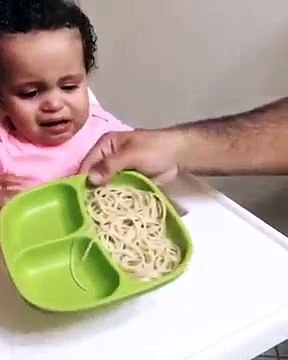 Une fillette déjà alcoolique.. C'est moche!