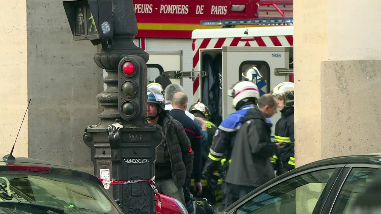 Après l'attaque du Louvre, Urvoas appelle à la "vigilance"