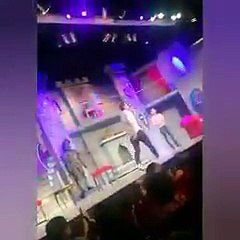 Pedro cantando en Abracadabra - 02 de Febrero