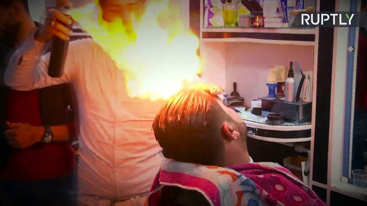 Dans ce salon de coiffure, la température monte